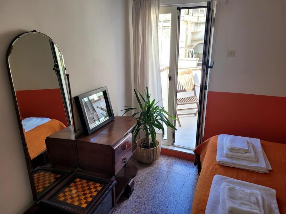 Charming Apartment With Balcony In The Historic Center Naples Extérieur photo